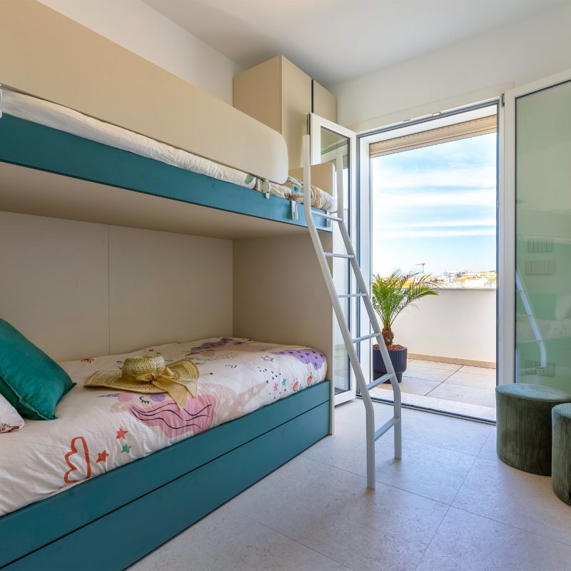 Emerald Vista 10